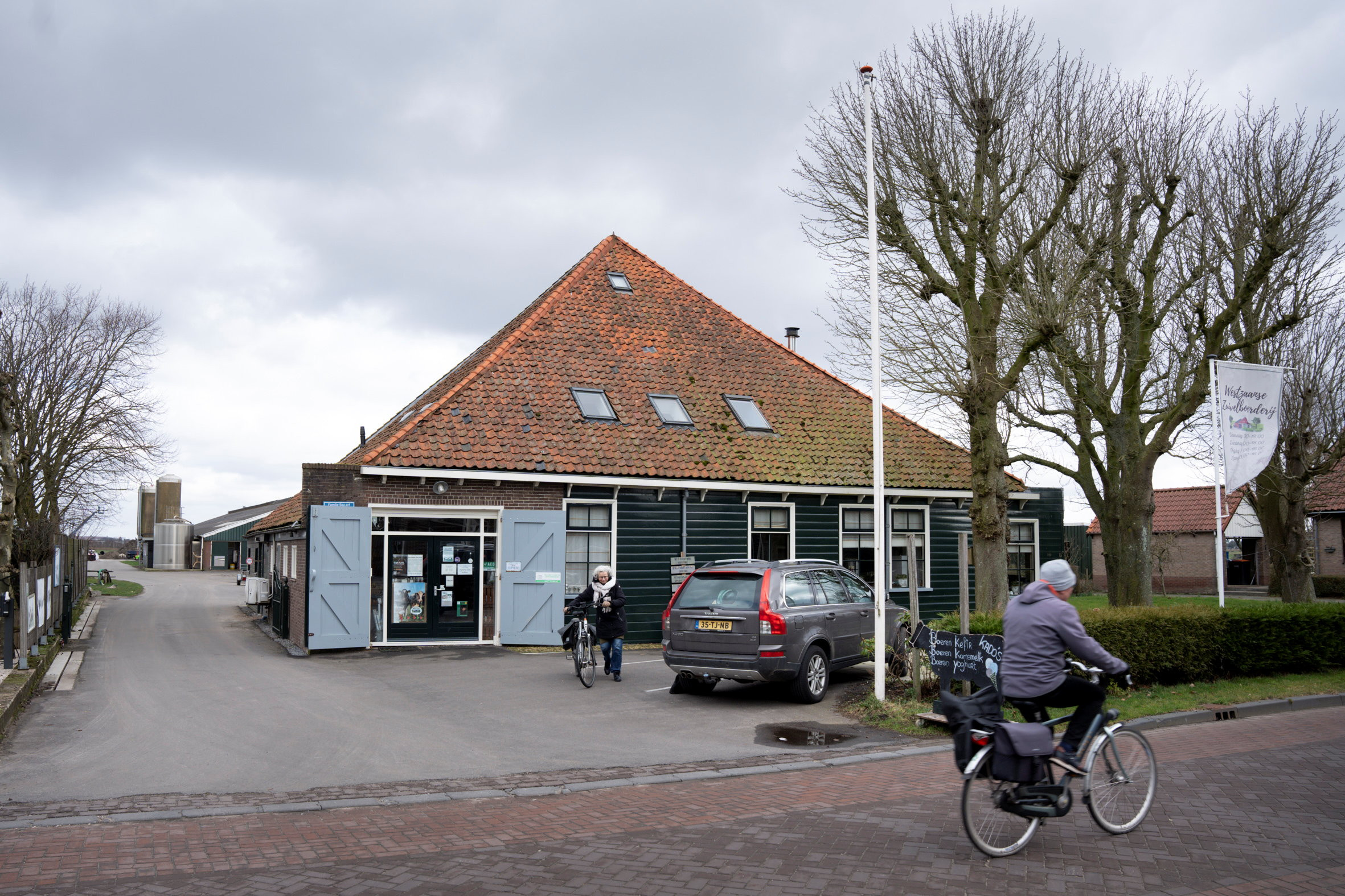 Boerderijwinkel Westzaan. Beeld Niek Stam
