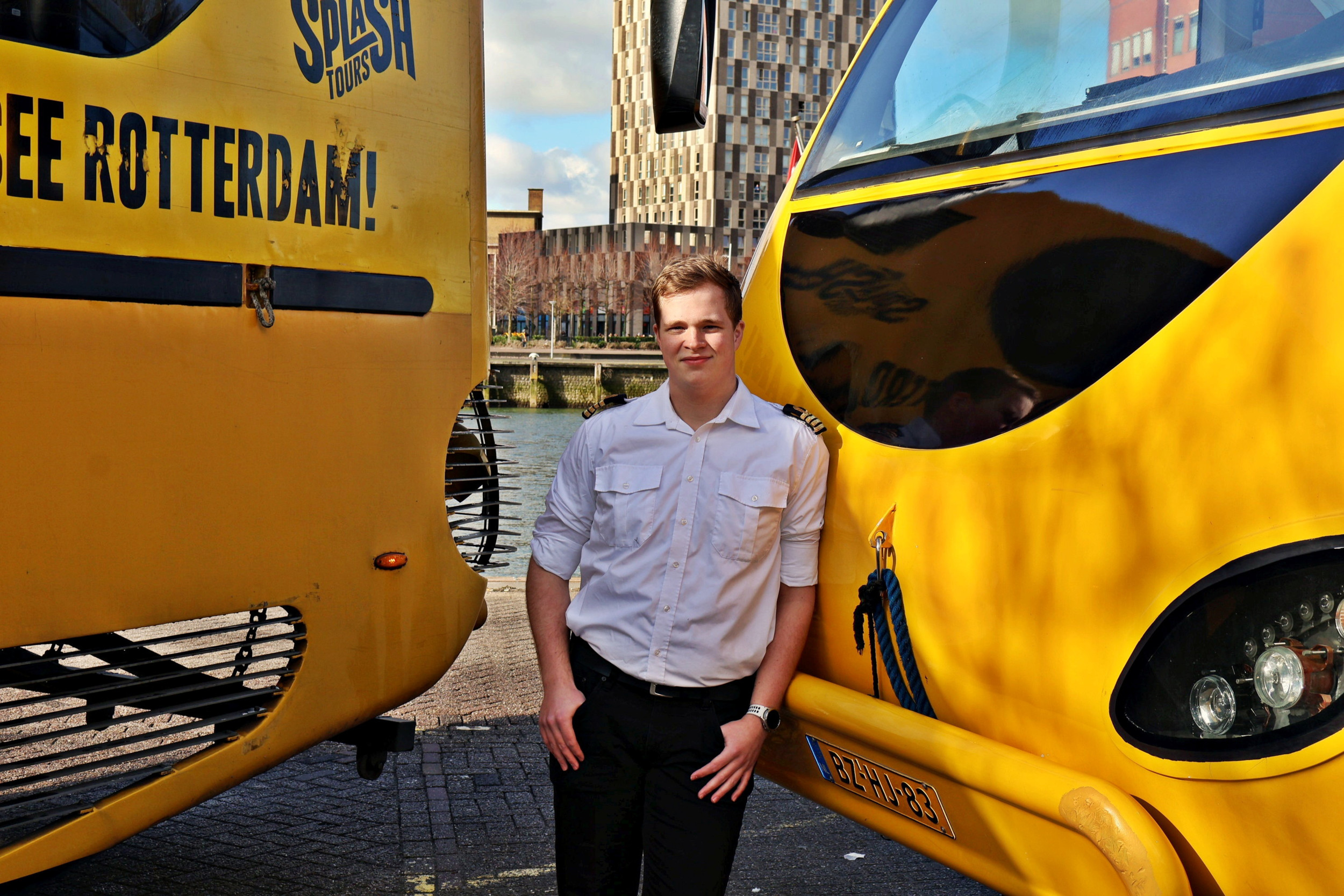 Lukas van Delft is chauffeur bij Splashtour in de Rotterdamse haven. beeld Dick den Braber