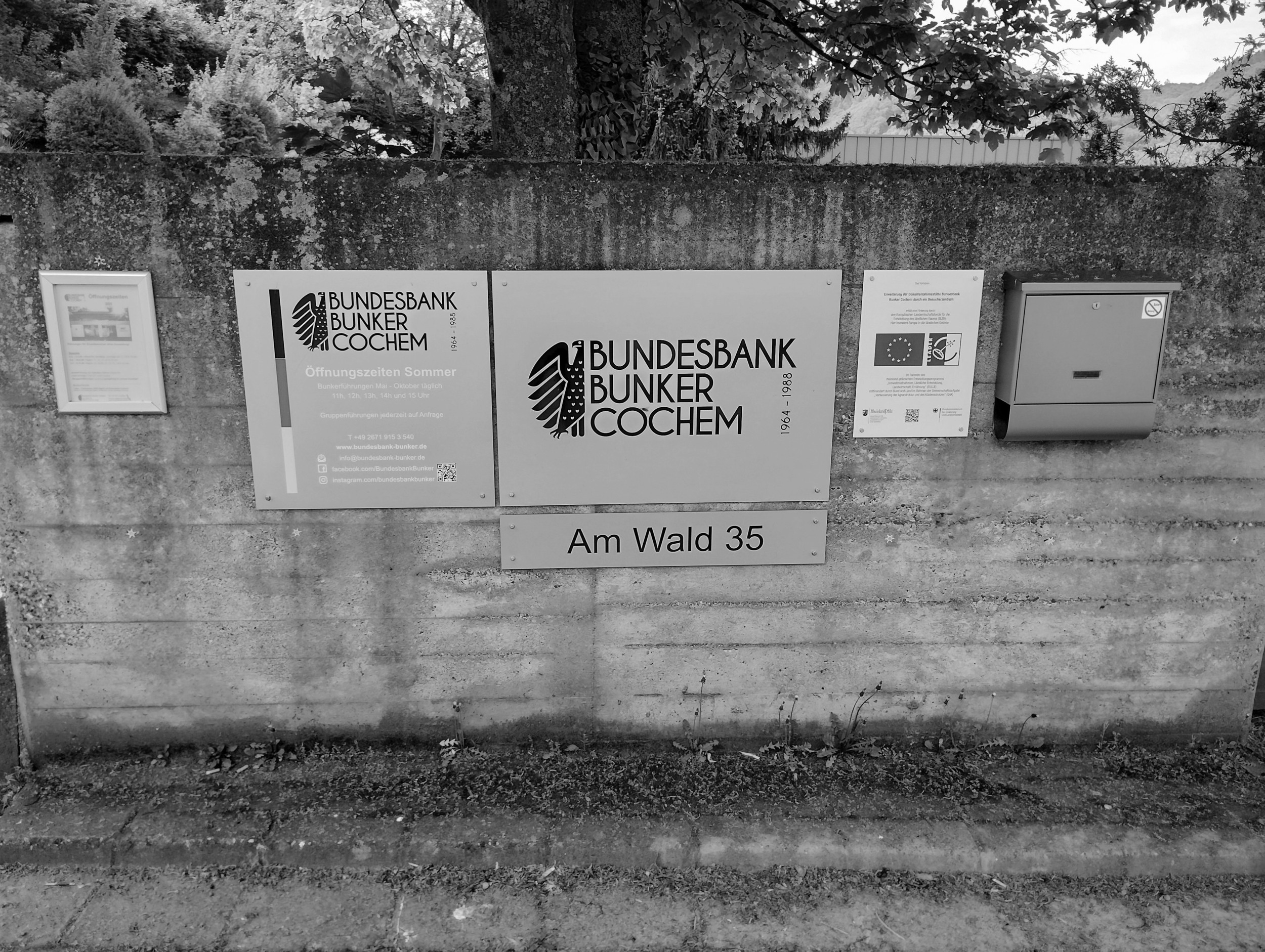 Bordje bij de enorme bunker waarin Duitsland jarenlang reservebankbiljetten bewaarde.  