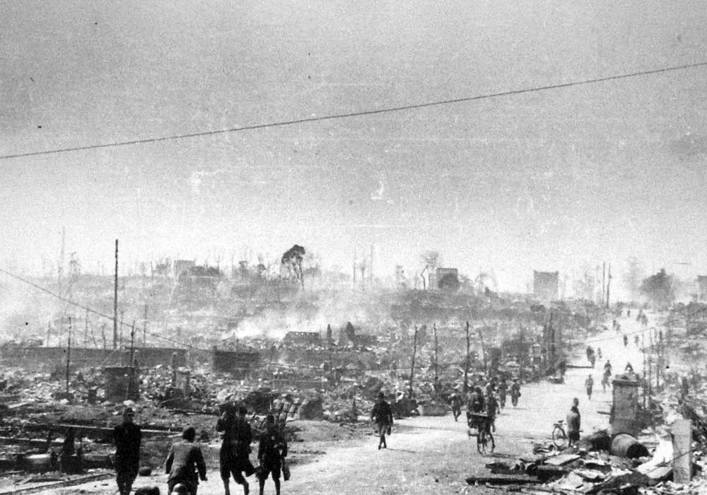Het bombardement op Tokio. beeld Wikimedia