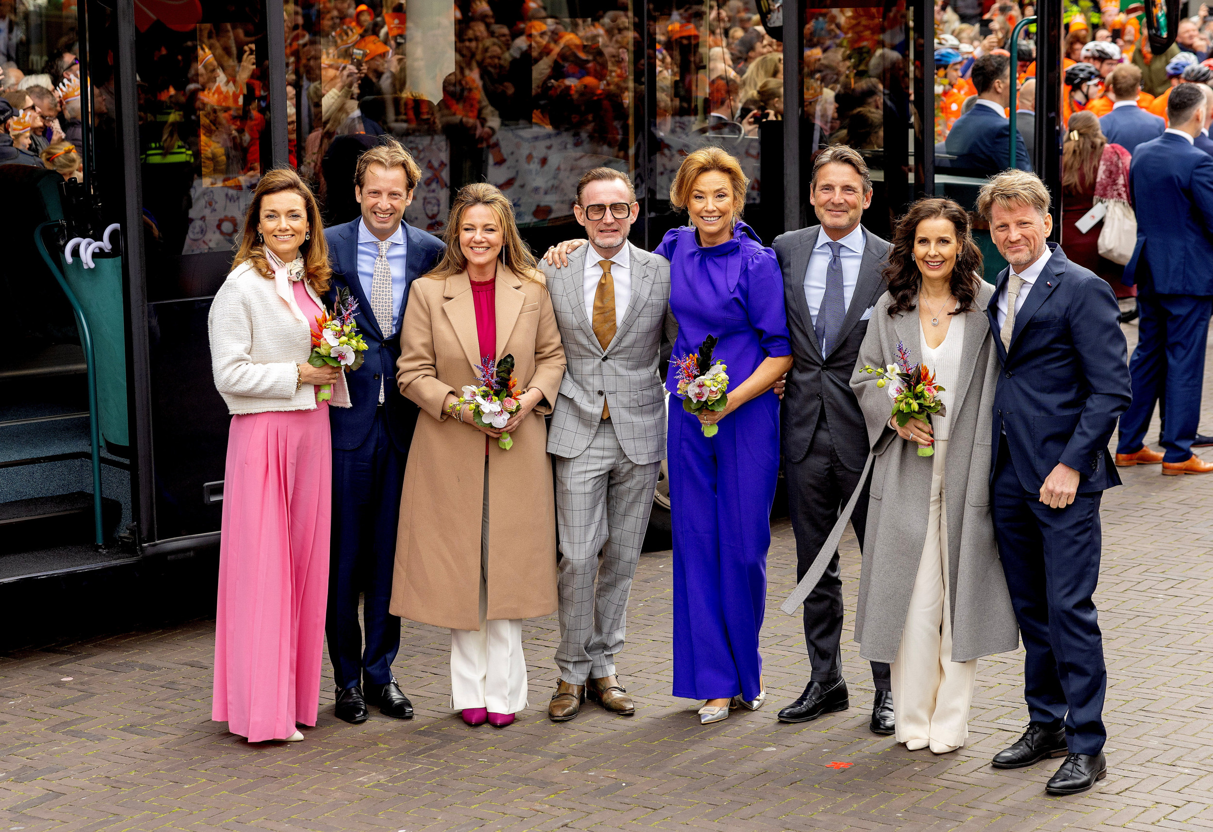 Prinses Laurentien en Prins Constantijn, Prinses Marilene en Prins Maurits, Prins Bernhard en Prinses Annette, Prins Pieter-Christiaan en Prinses Anita, Prinses Aimee en Prins Floris tijdens Koningsdag in Emmen (2024). Foto  PPE/Nieboer