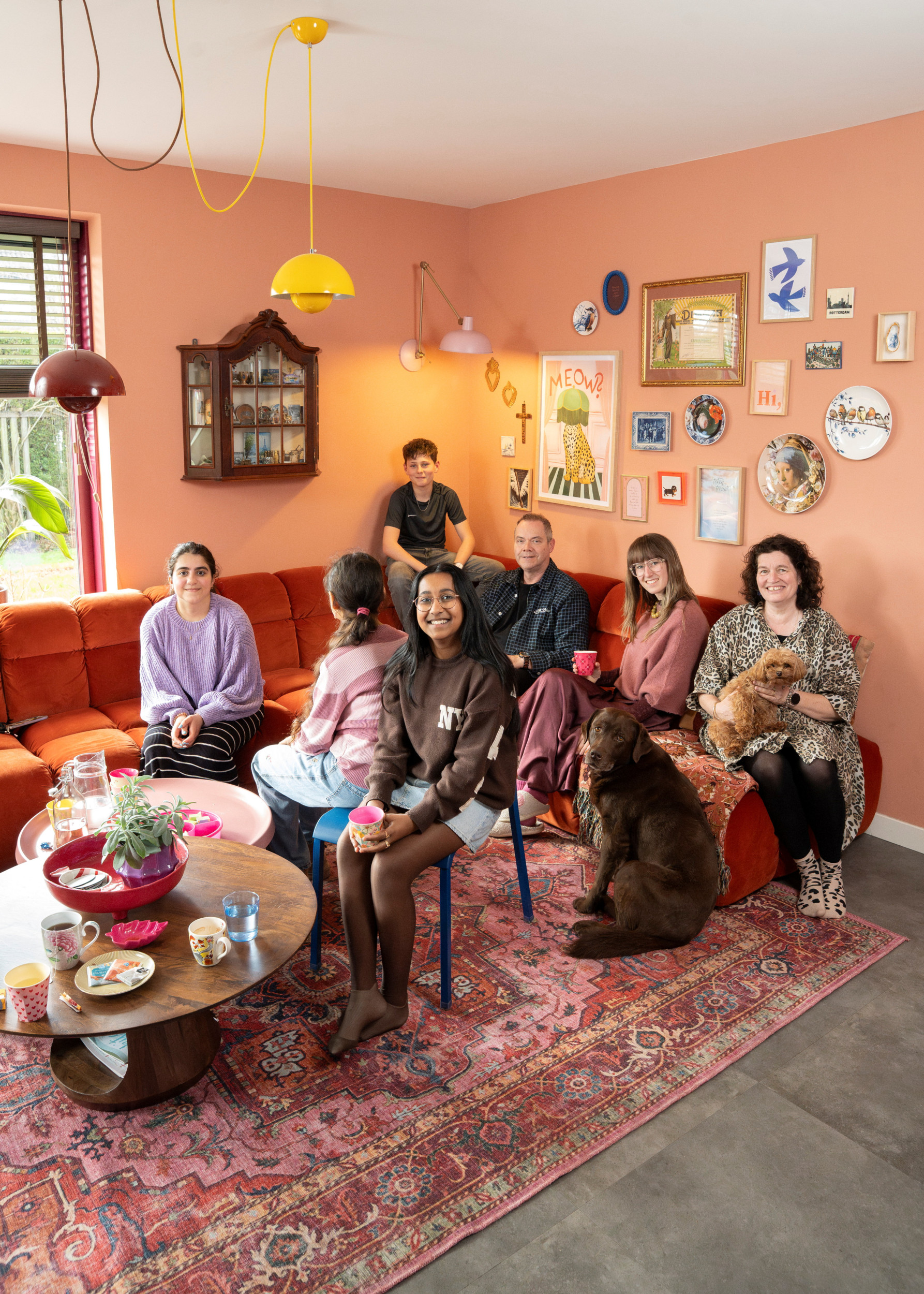 Woonkamer fam vd Vliet, Gezinshuis Onder de Regenboog, Driebruggen. beeld Niek Stam